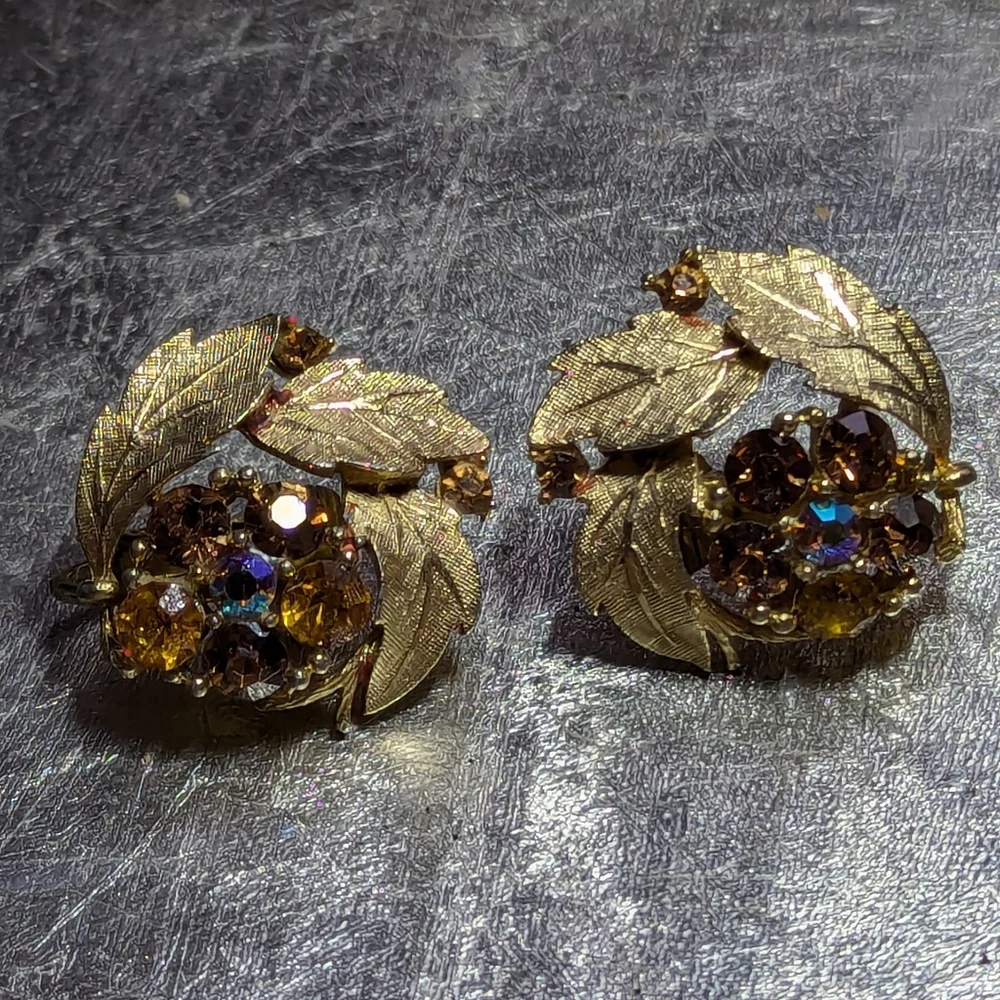 Lisner Earrings Gold tone leaf rhinestone colorful clasp Aurora Borealis Vintage